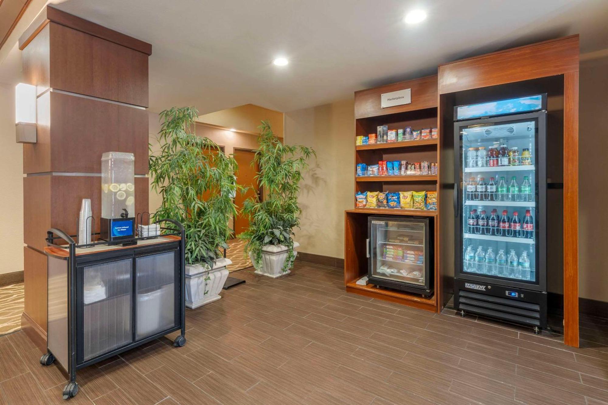 คอมฟอร์ท สวีท แมคคินนีย์ อัลเลน Hotel ภายนอก รูปภาพ
