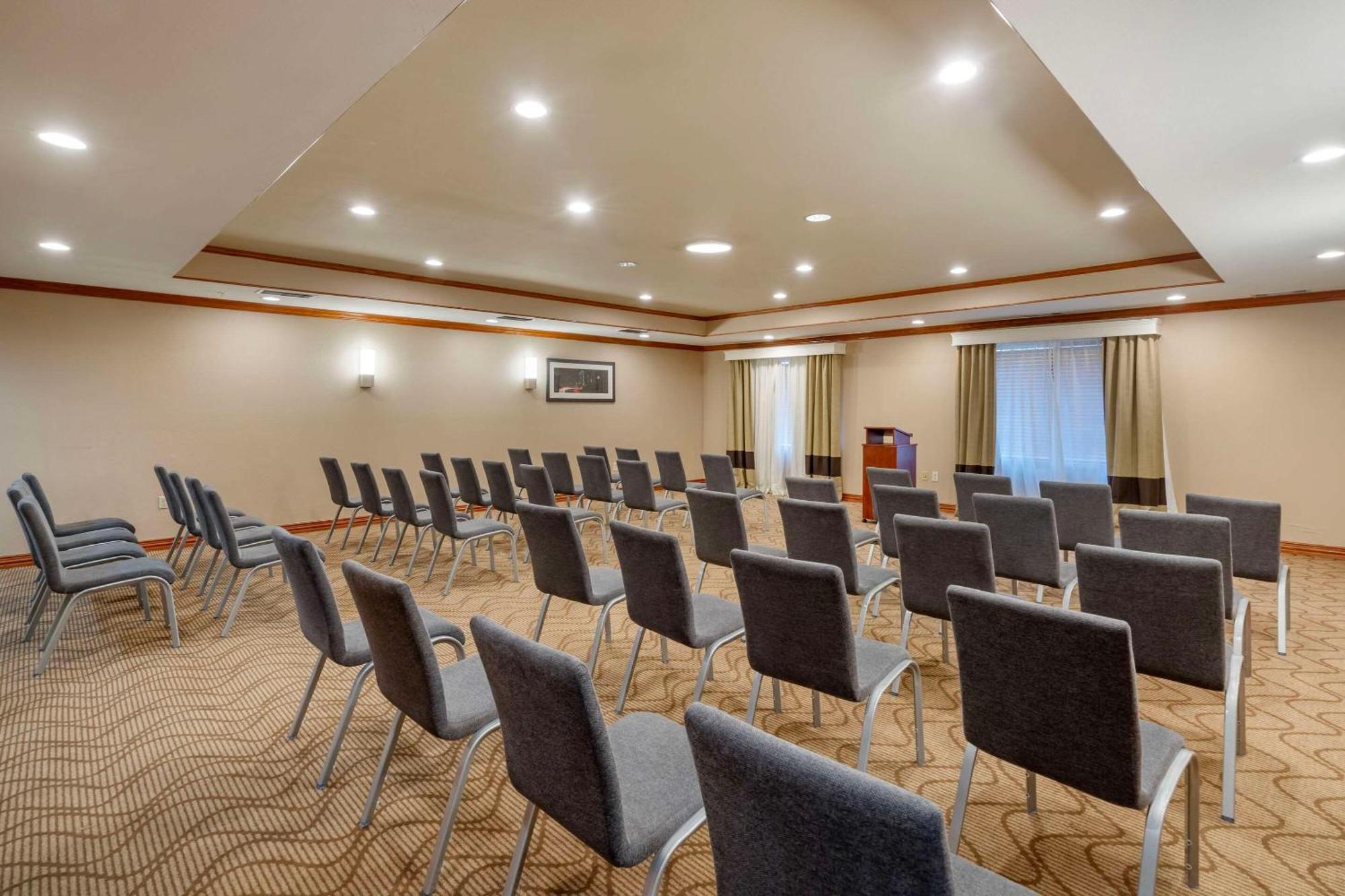 คอมฟอร์ท สวีท แมคคินนีย์ อัลเลน Hotel ภายนอก รูปภาพ