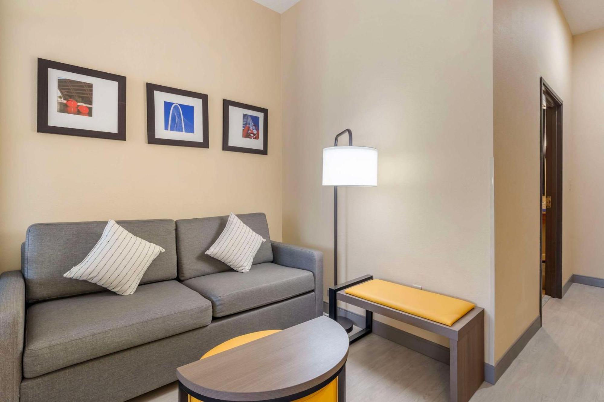 คอมฟอร์ท สวีท แมคคินนีย์ อัลเลน Hotel ภายนอก รูปภาพ