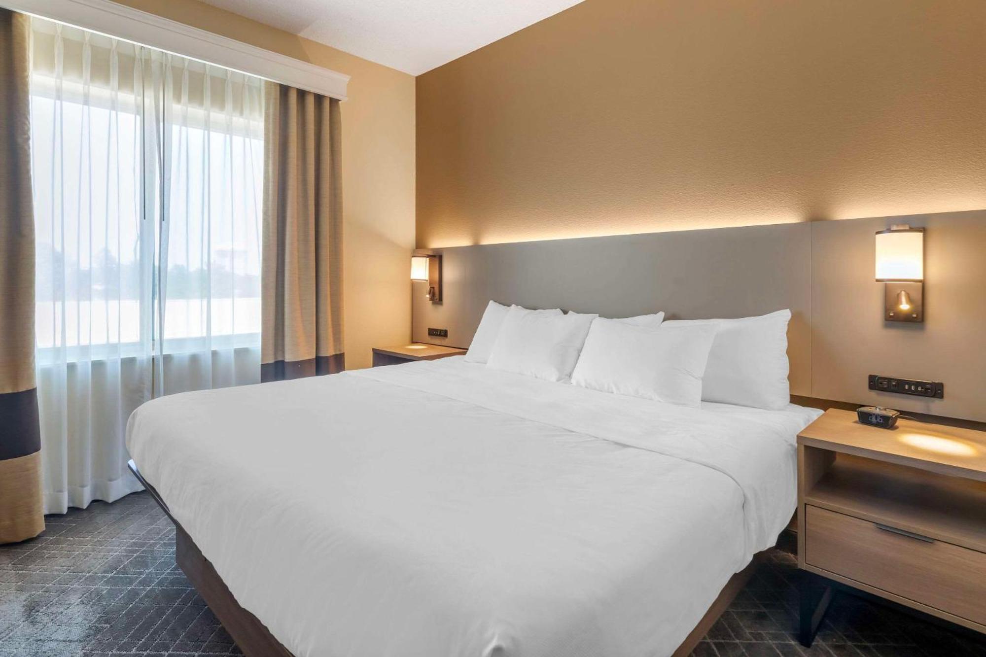 คอมฟอร์ท สวีท แมคคินนีย์ อัลเลน Hotel ภายนอก รูปภาพ