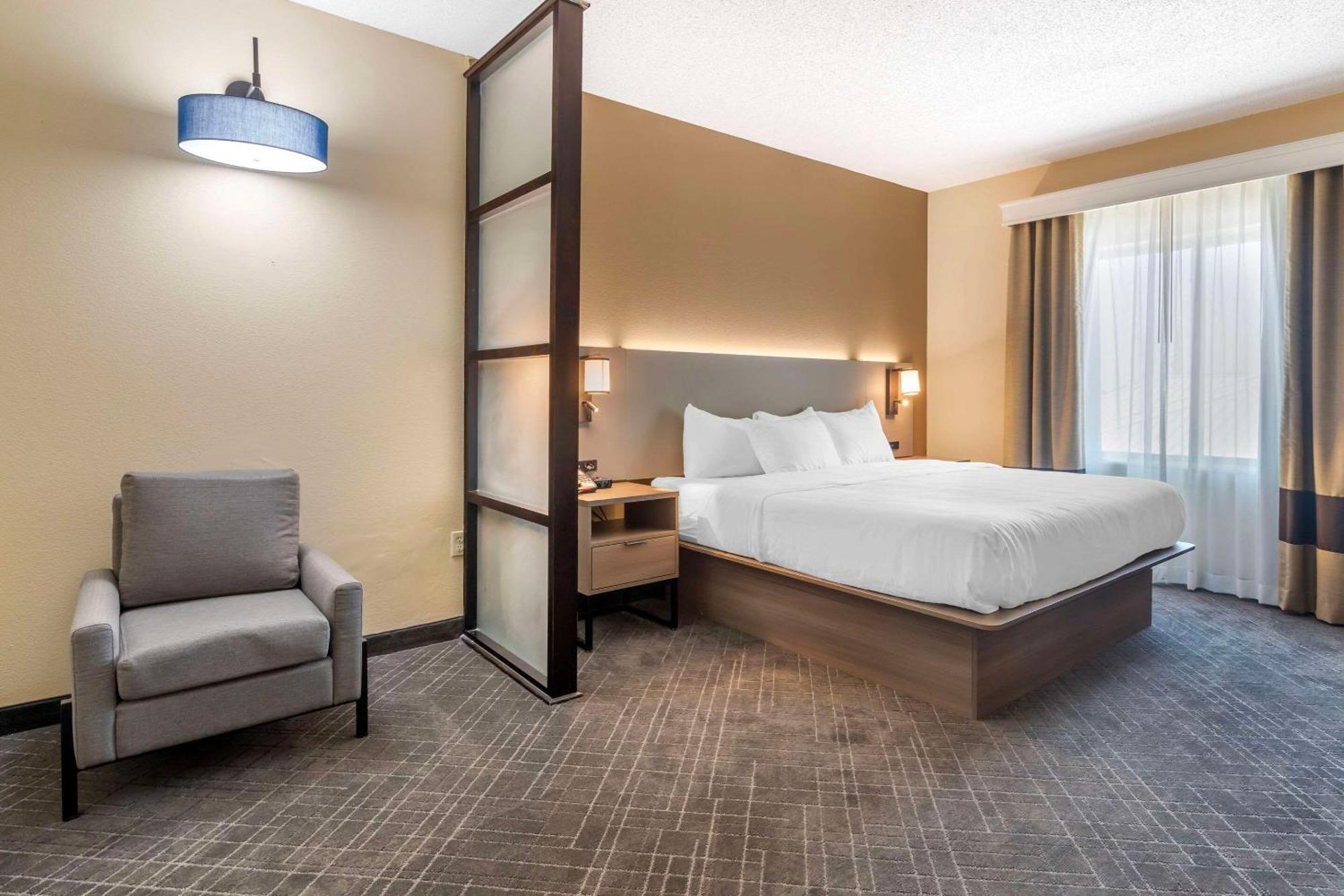 คอมฟอร์ท สวีท แมคคินนีย์ อัลเลน Hotel ภายนอก รูปภาพ