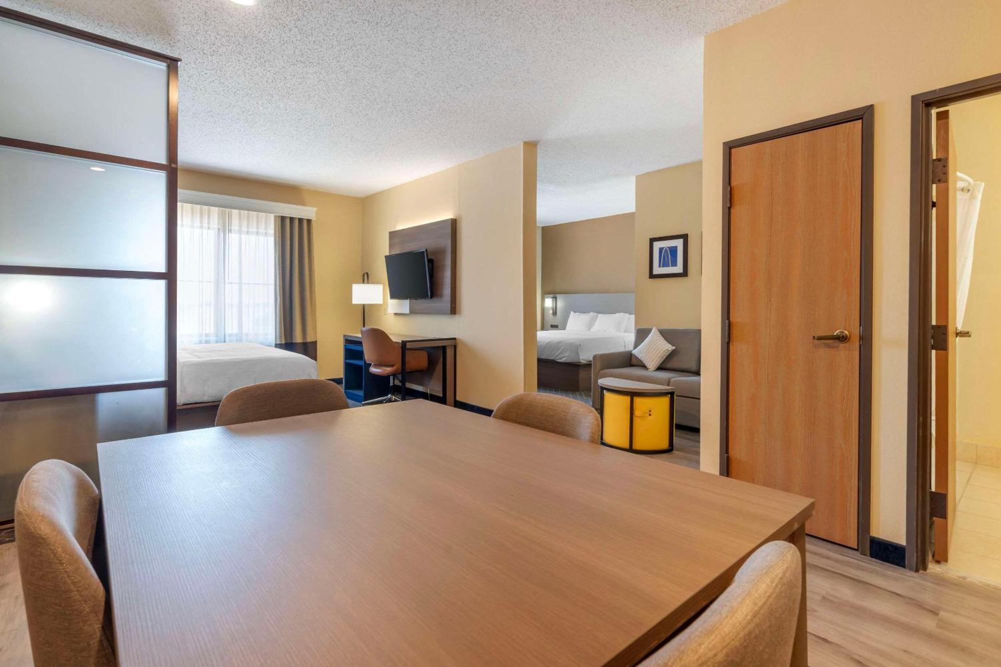 คอมฟอร์ท สวีท แมคคินนีย์ อัลเลน Hotel ภายนอก รูปภาพ