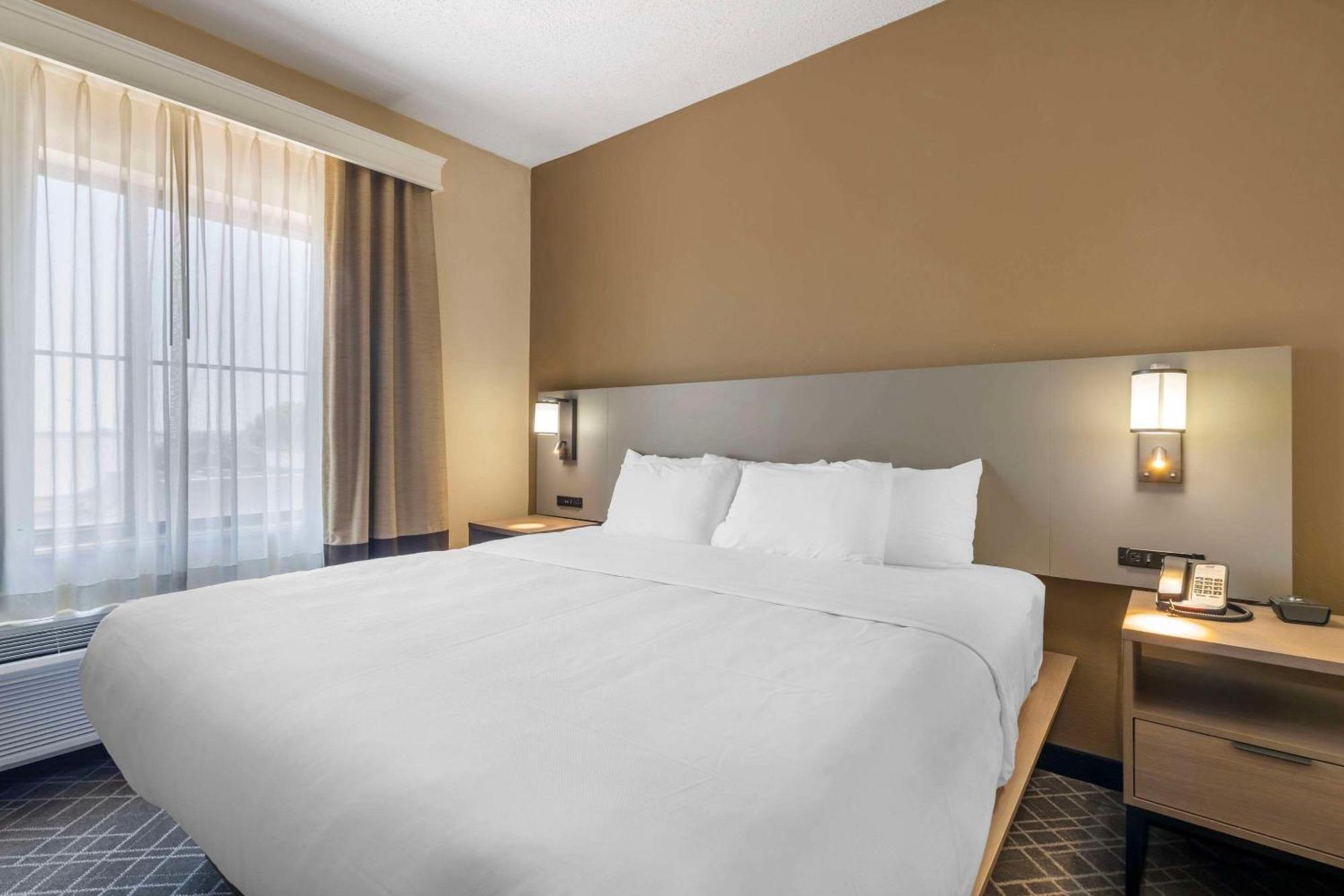 คอมฟอร์ท สวีท แมคคินนีย์ อัลเลน Hotel ภายนอก รูปภาพ